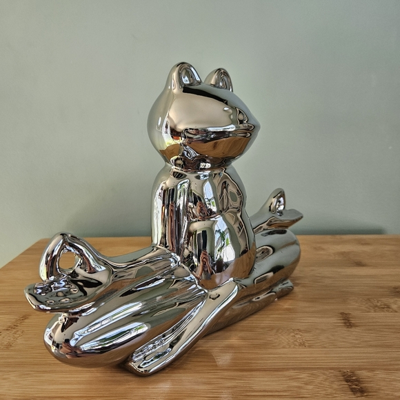 Silver Frog Yoga Figurine - Picture 9 of 10